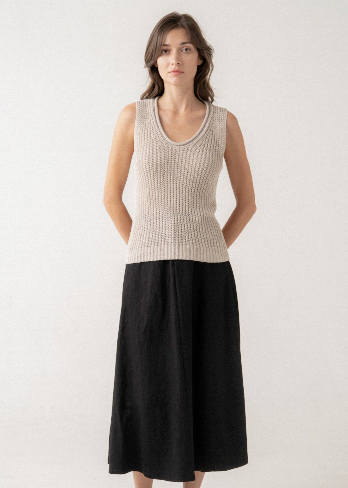 MADDIE SLEEVELESS KNIT TOP