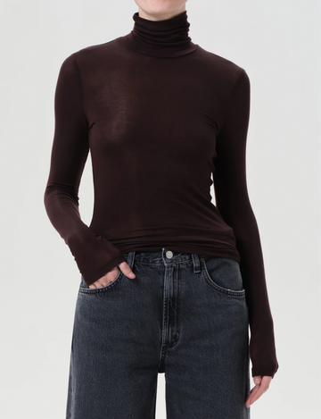 Pascale Turtleneck, Root