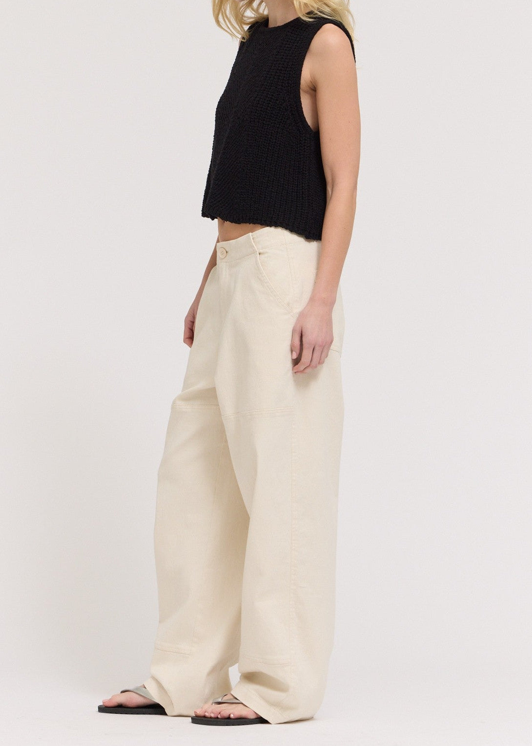 TATE SLEEVELESS CROPPED TOP