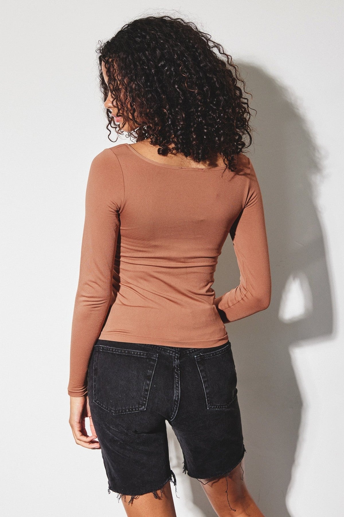 ISABELLE SEAMLESS LONGSLEEVE TOP