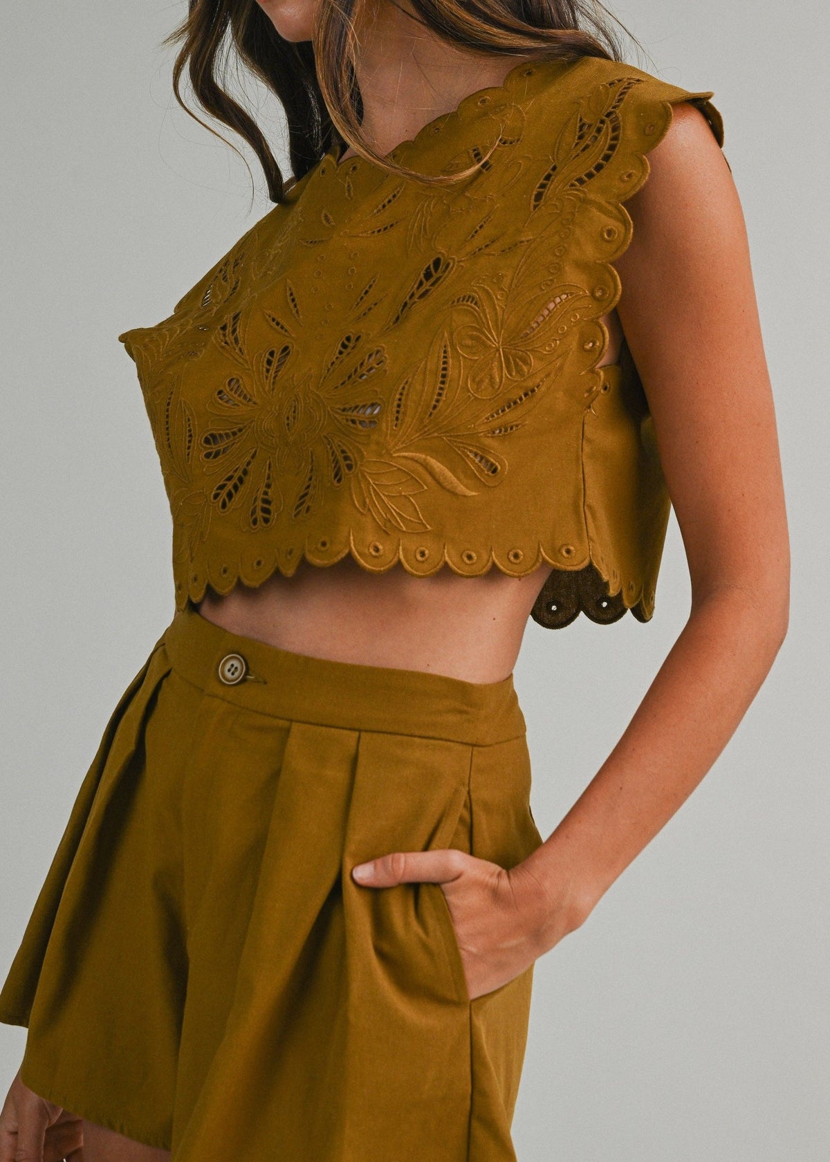 CECE EYELET CROP TOP