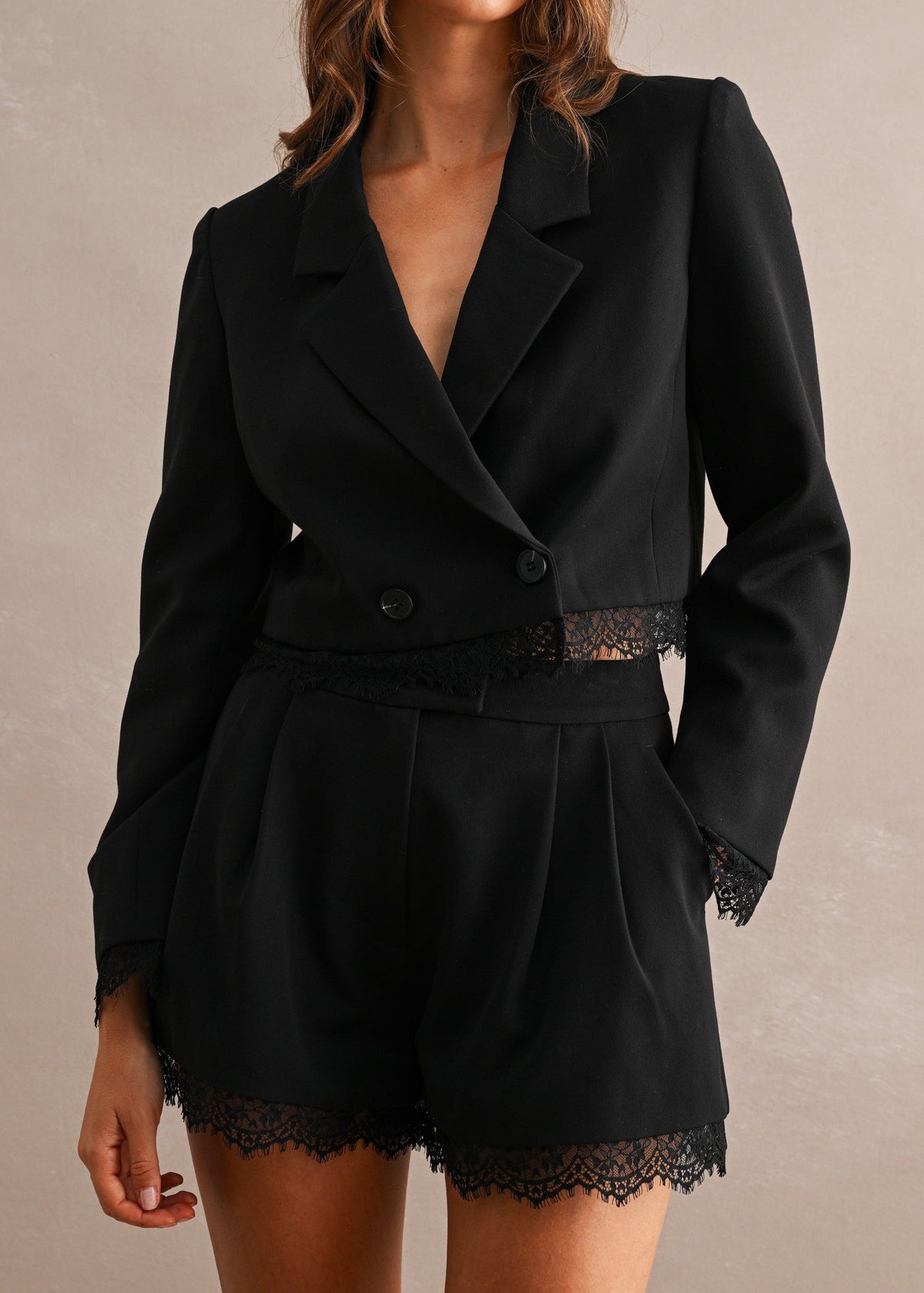AMANDA CROPPED BLACK BLAZER