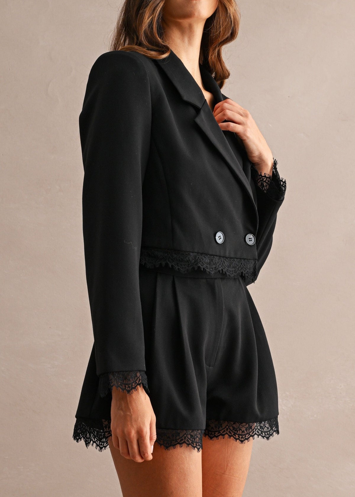 AMANDA CROPPED BLACK BLAZER