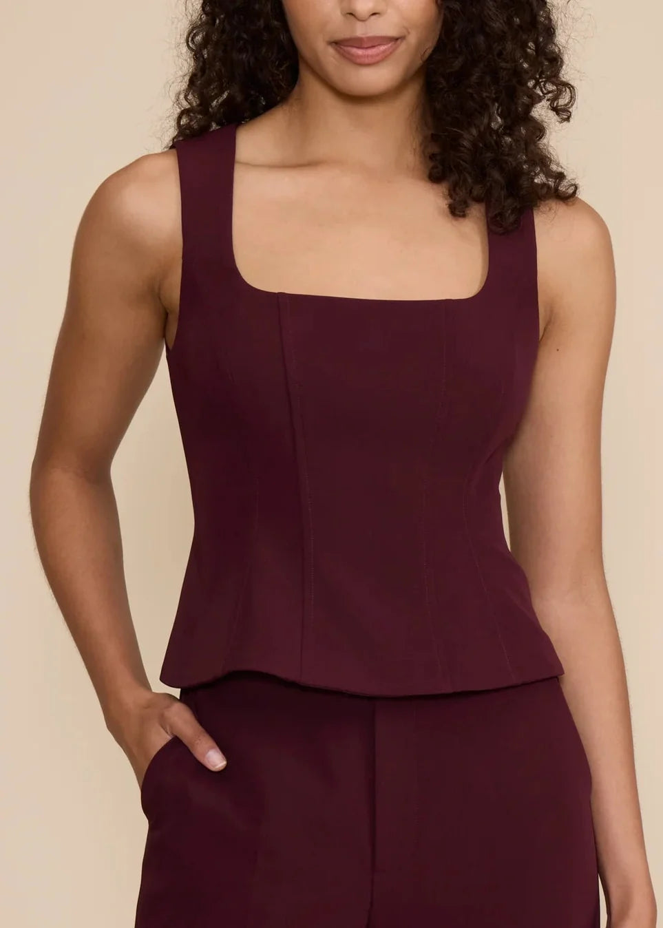 LEANNE SLEEVELESS PEPLUM TOP